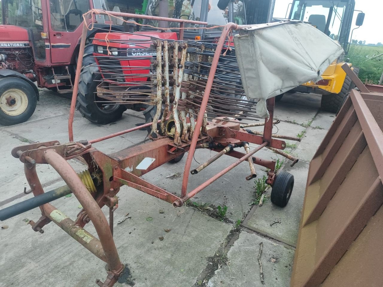 Schwader tipa Kuhn GA 381, Gebrauchtmaschine u Rouveen (Slika 1)