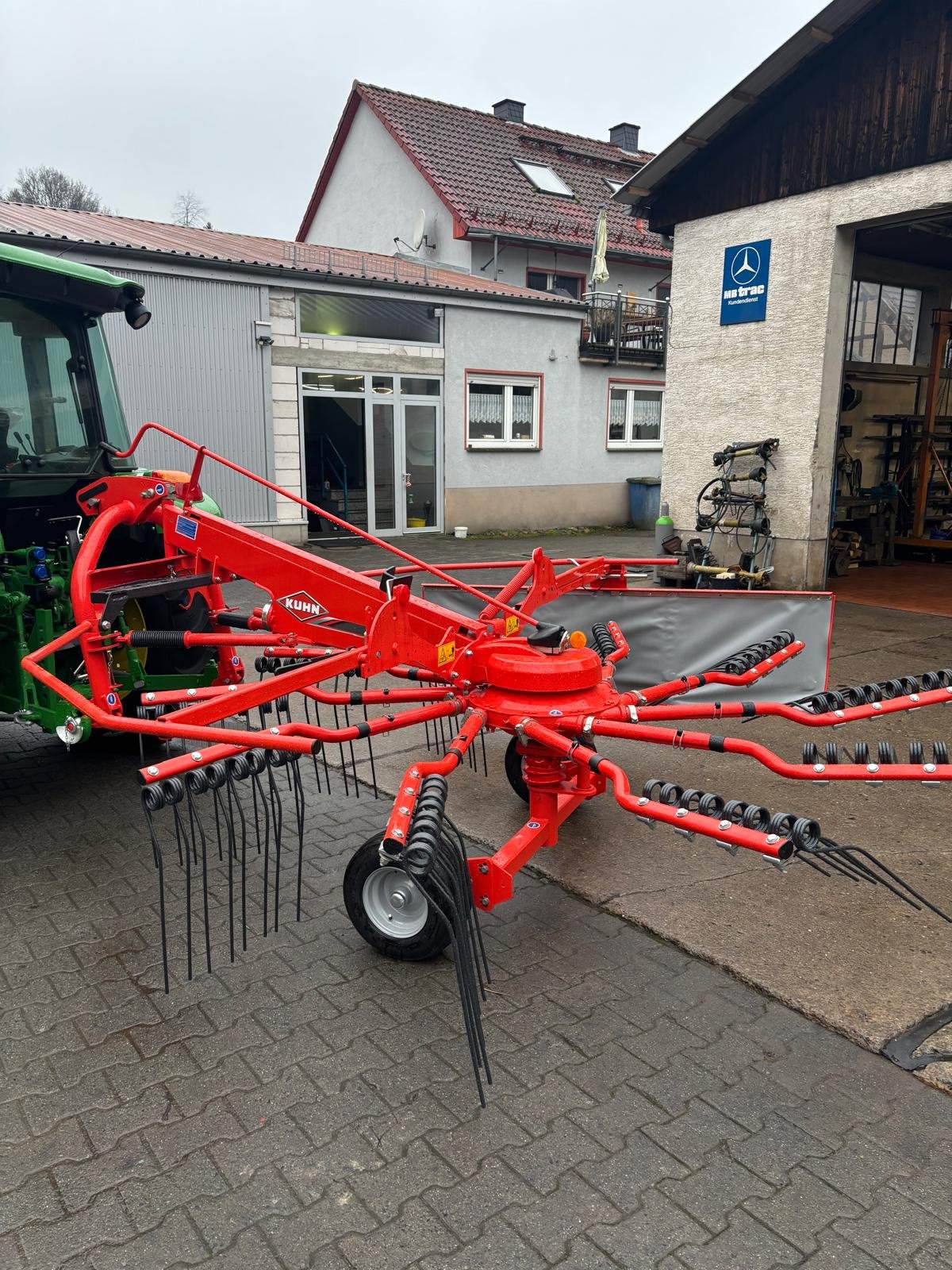 Schwader типа Kuhn GA 3901, Neumaschine в Flörsbachtal (Фотография 1)