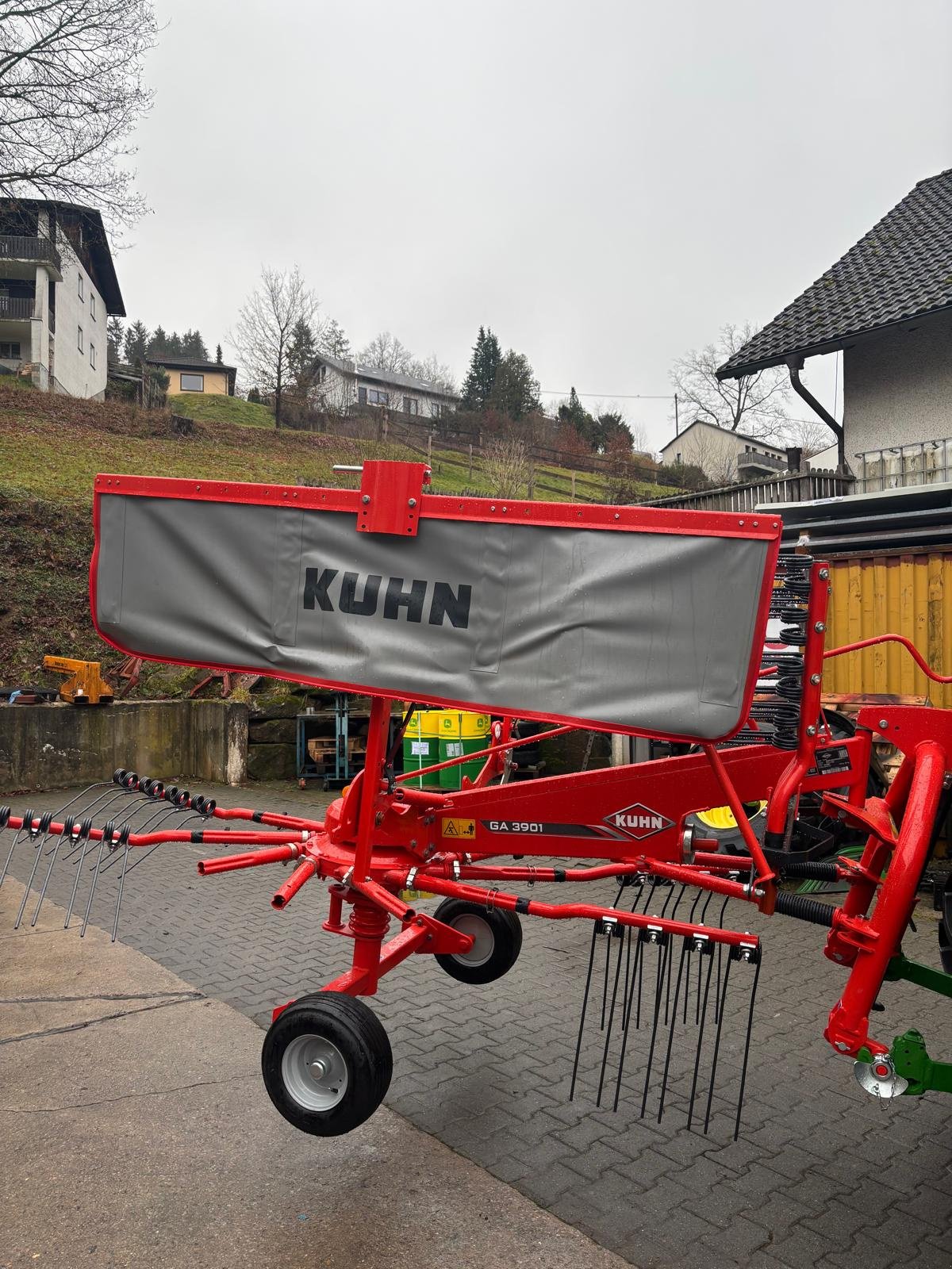 Schwader типа Kuhn GA 3901, Neumaschine в Flörsbachtal (Фотография 3)