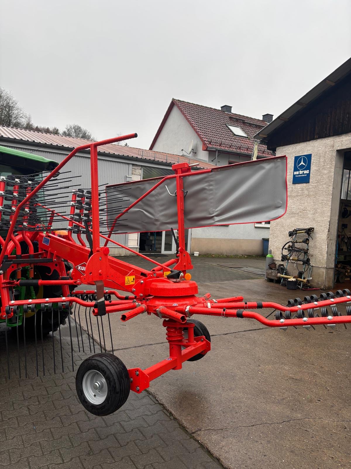 Schwader типа Kuhn GA 3901, Neumaschine в Flörsbachtal (Фотография 4)