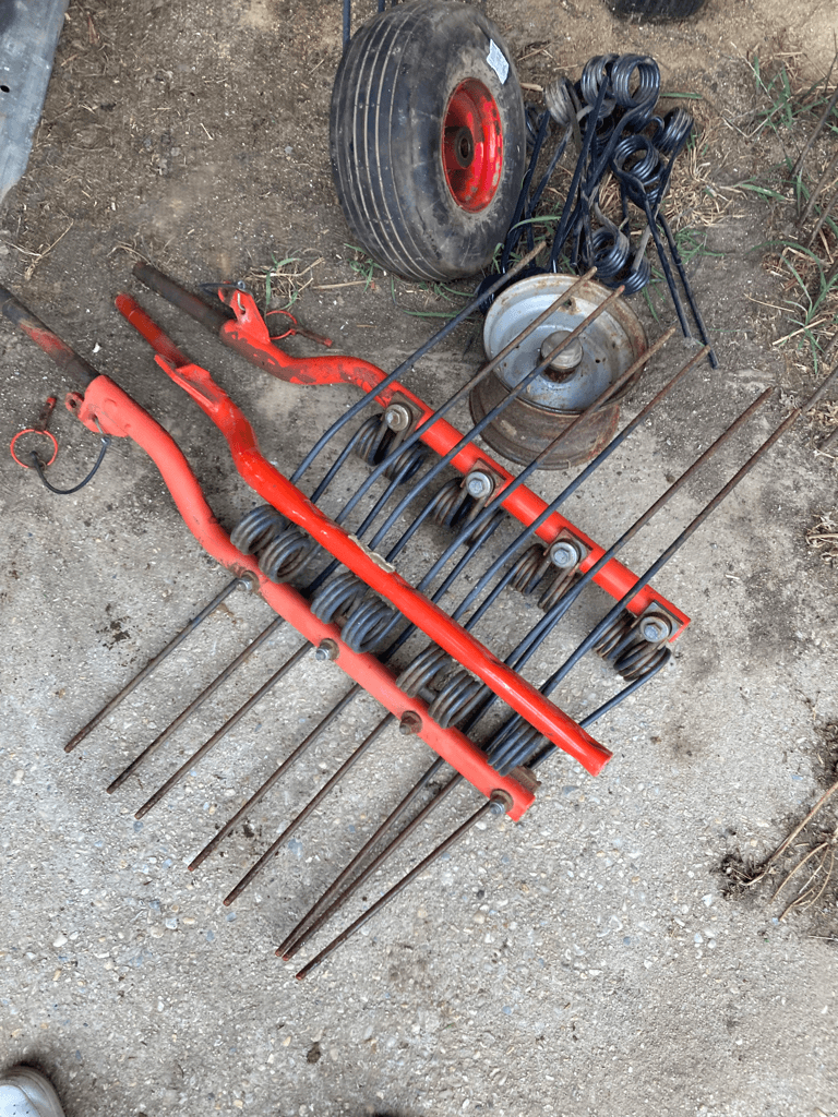 Schwader του τύπου Kuhn GA 4121 GM, Gebrauchtmaschine σε ISIGNY-LE-BUAT (Φωτογραφία 6)