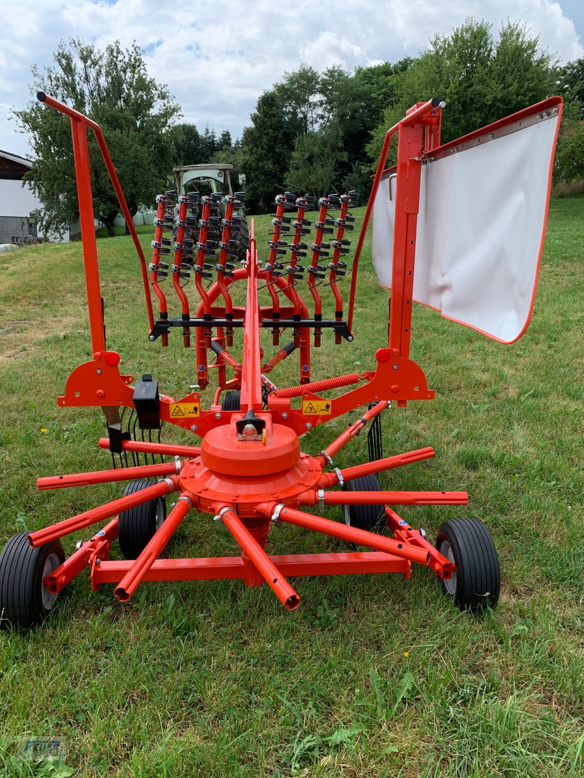 Schwader des Typs Kuhn GA 4201, Neumaschine in Geratskirchen (Bild 7)