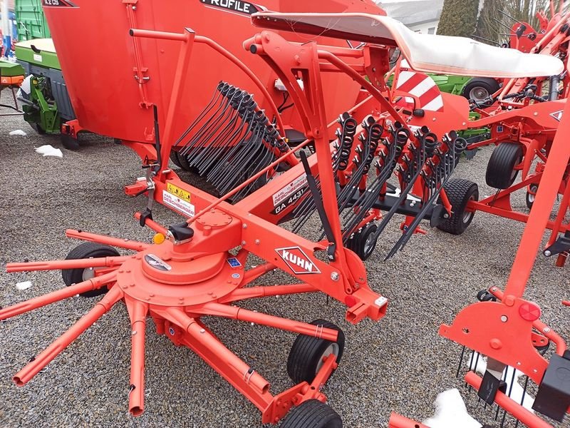 Schwader of the type Kuhn GA 4431 Schwader, Neumaschine in St. Marienkirchen (Picture 4)