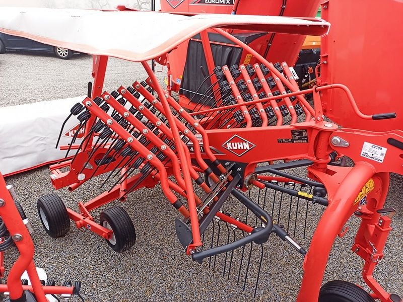 Schwader of the type Kuhn GA 4431 Schwader, Neumaschine in St. Marienkirchen (Picture 2)