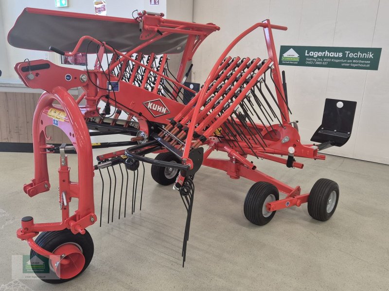 Schwader des Typs Kuhn GA 4431, Neumaschine in Klagenfurt (Bild 1)