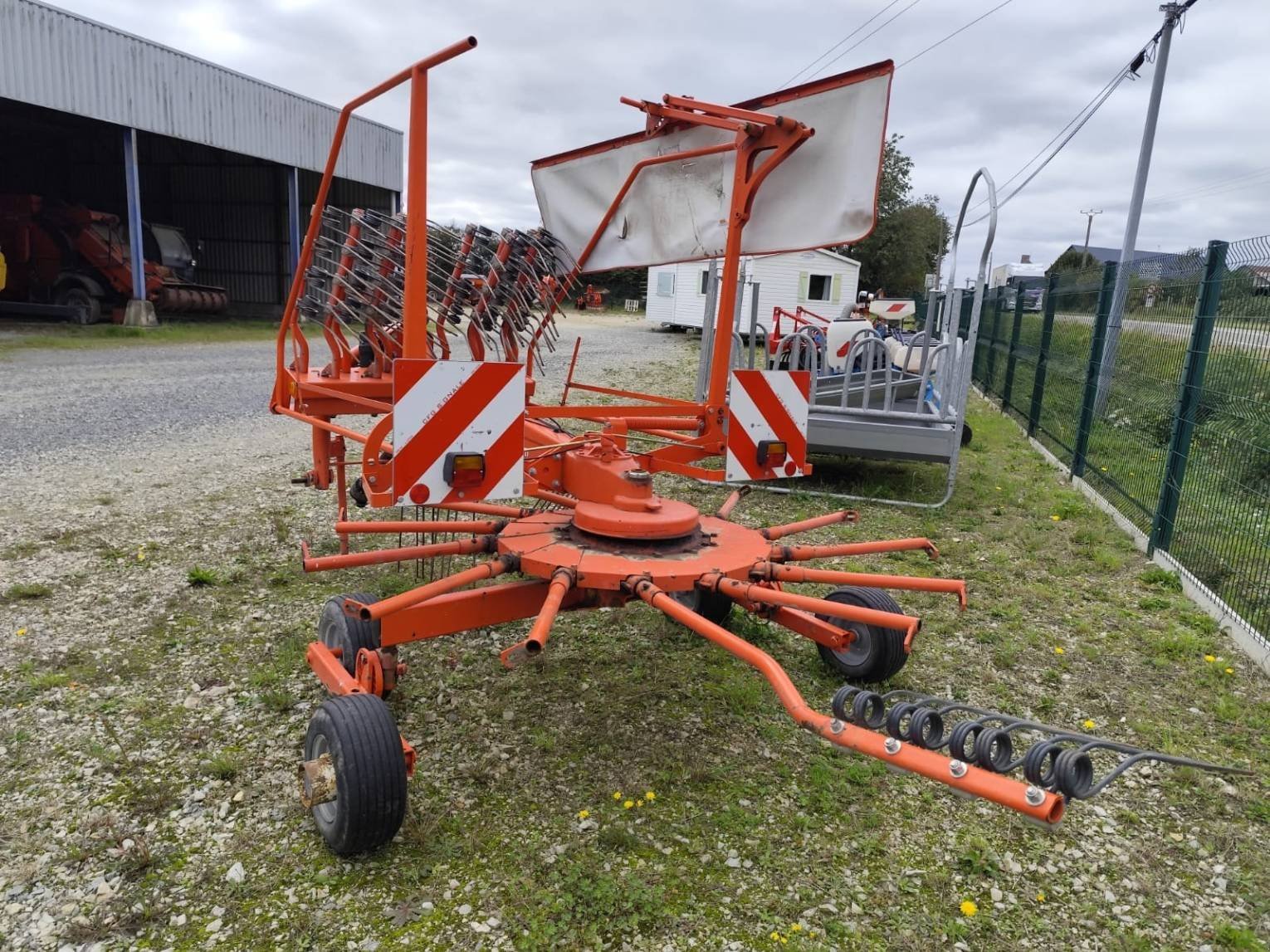 Schwader del tipo Kuhn GA 4521, Gebrauchtmaschine In Montenay (Immagine 5)