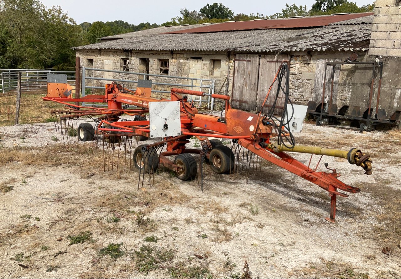 Schwader des Typs Kuhn GA 6000, Gebrauchtmaschine in MORLHON LE HAUT (Bild 2)