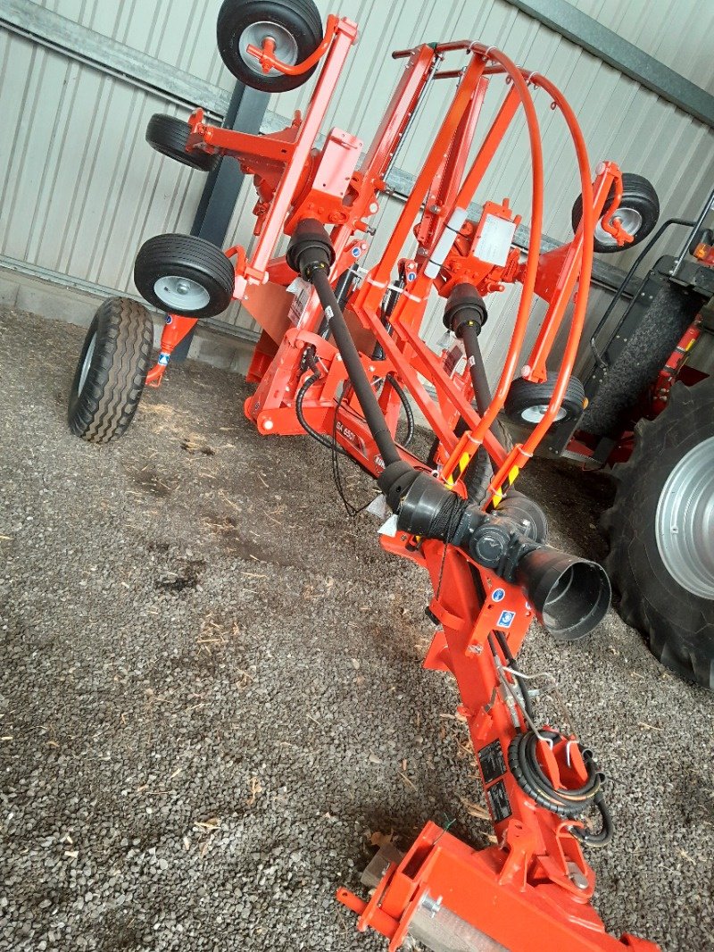 Schwader of the type Kuhn GA 6501, Neumaschine in Bad Freienwalde (Picture 2)