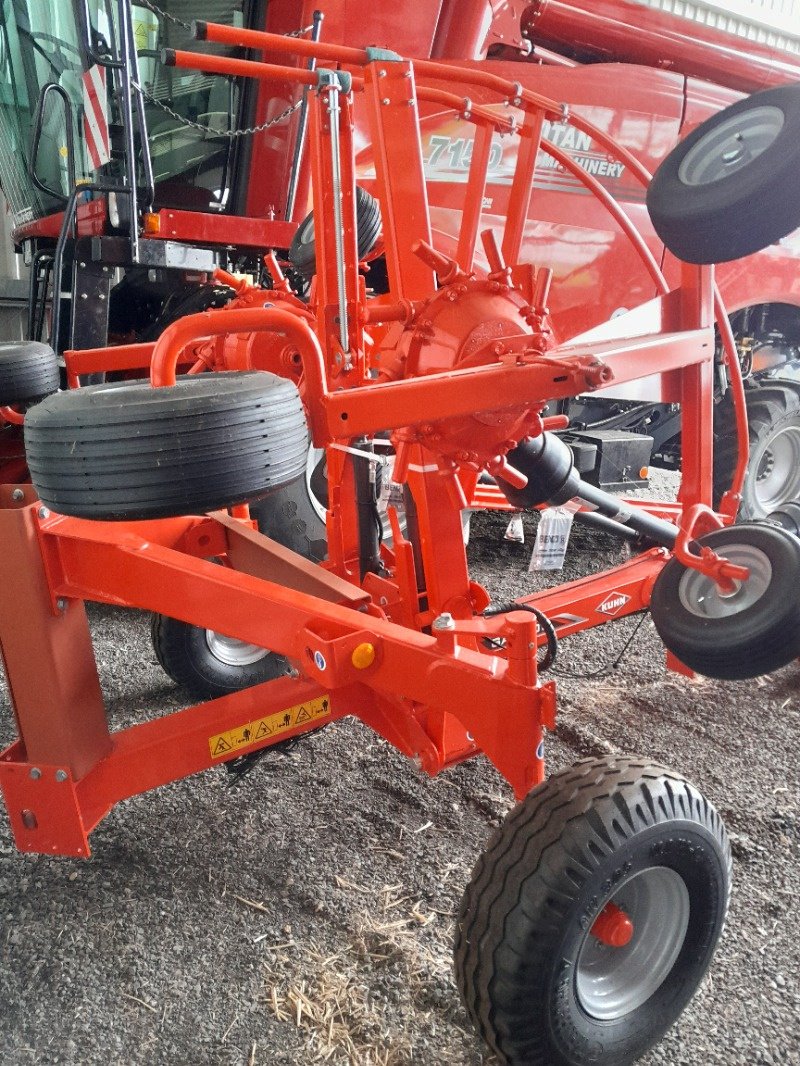 Schwader of the type Kuhn GA 6501, Neumaschine in Bad Freienwalde (Picture 3)