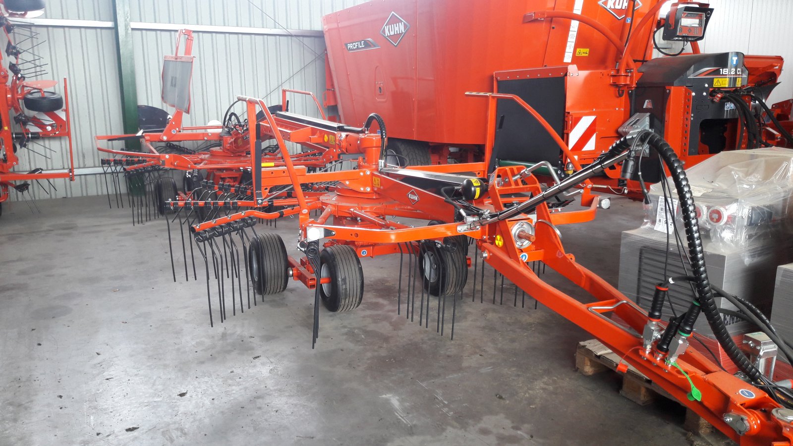 Schwader tipa Kuhn GA 6632+, Neumaschine u Aislingen (Slika 1)