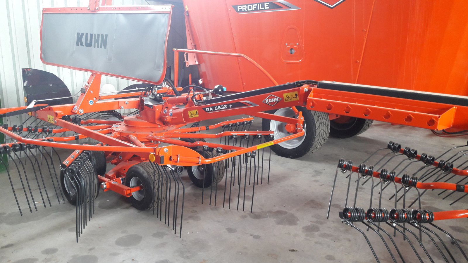 Schwader tipa Kuhn GA 6632+, Neumaschine u Aislingen (Slika 3)