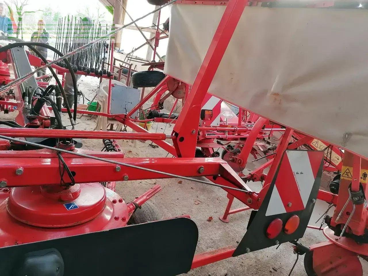 Schwader of the type Kuhn ga 6632, Gebrauchtmaschine in CHAUVONCOURT (Picture 4)