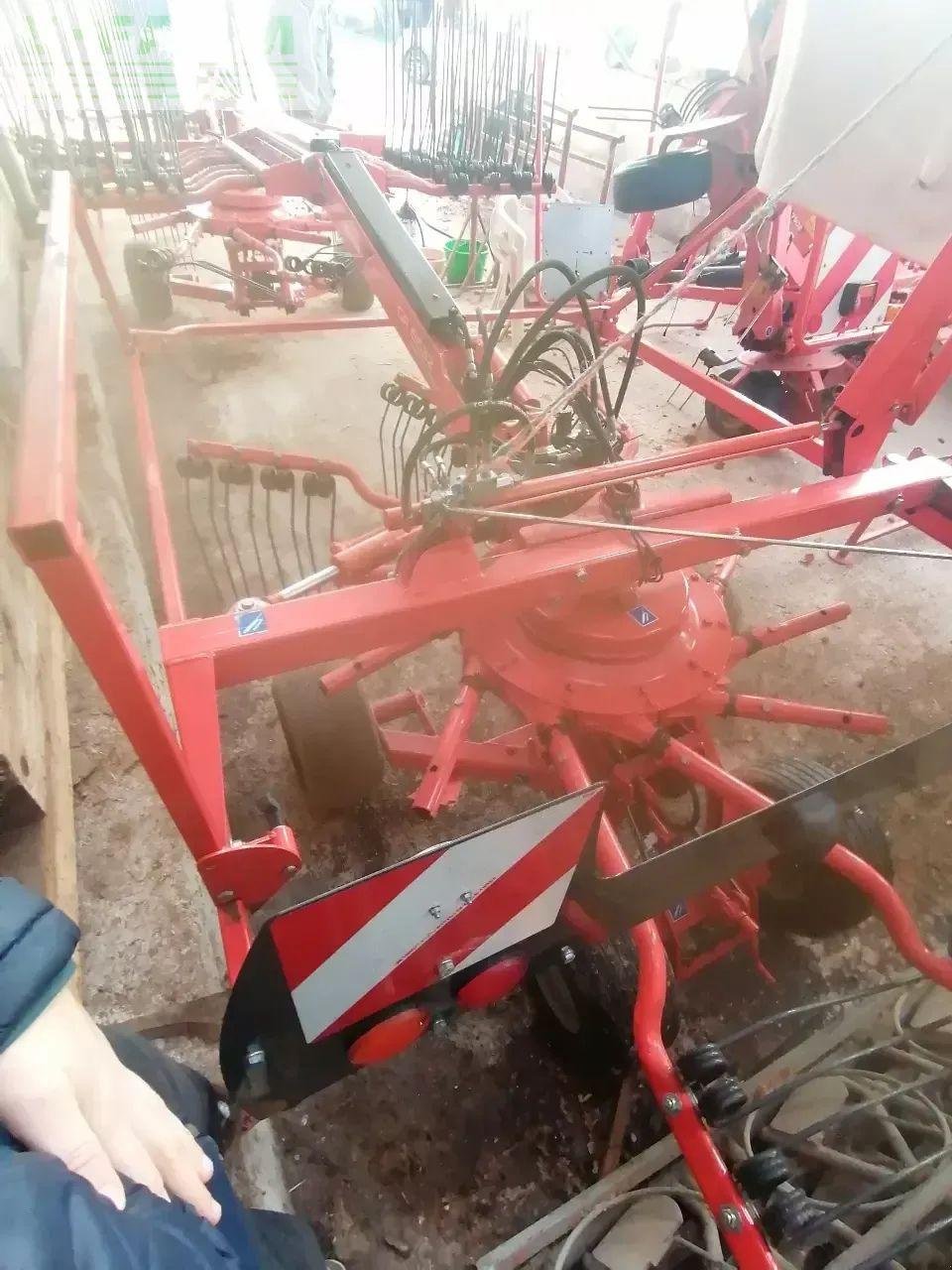 Schwader of the type Kuhn ga 6632, Gebrauchtmaschine in CHAUVONCOURT (Picture 6)