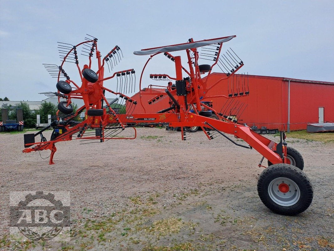 Schwader des Typs Kuhn GA 6930, Neumaschine in Aurich-Sandhorst (Bild 3)