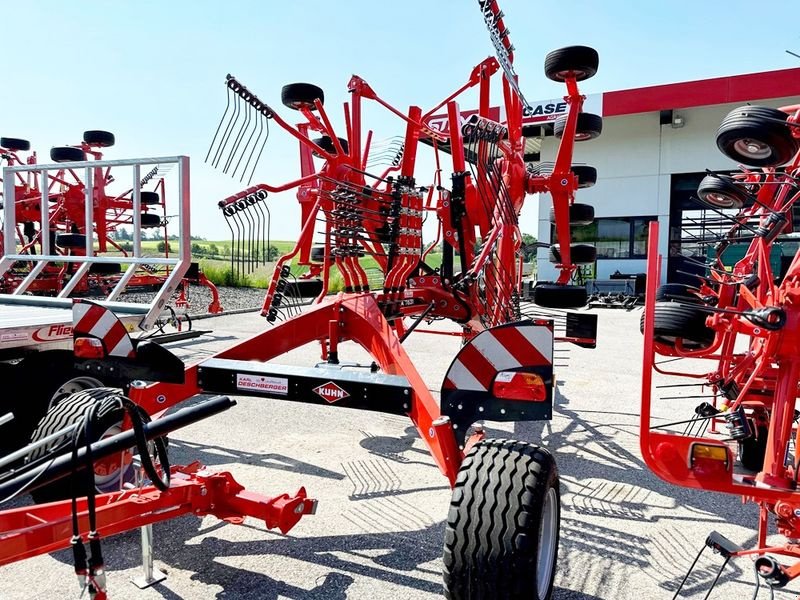 Schwader of the type Kuhn GA 7631 2-Kreisel-Mittelschwader, Neumaschine in St. Marienkirchen (Picture 3)