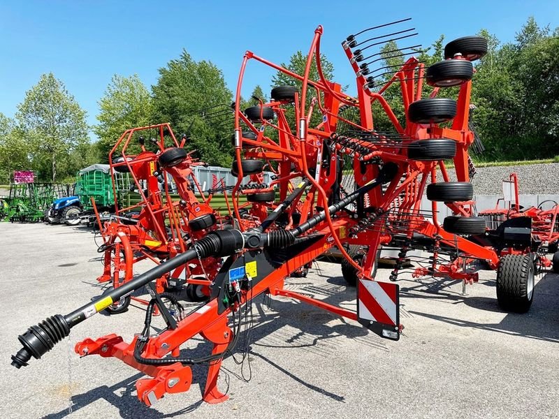 Schwader of the type Kuhn GA 7631 2-Kreisel-Mittelschwader, Neumaschine in St. Marienkirchen (Picture 1)