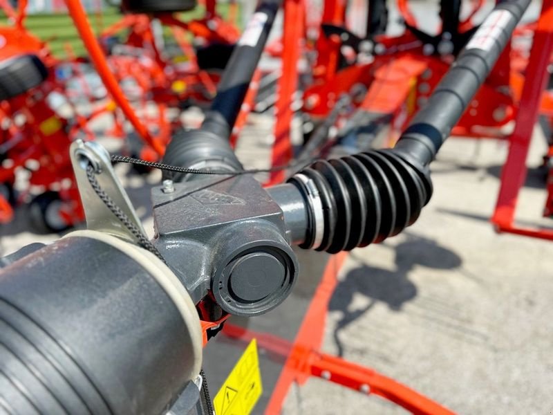 Schwader of the type Kuhn GA 7631 2-Kreisel-Mittelschwader, Neumaschine in St. Marienkirchen (Picture 9)