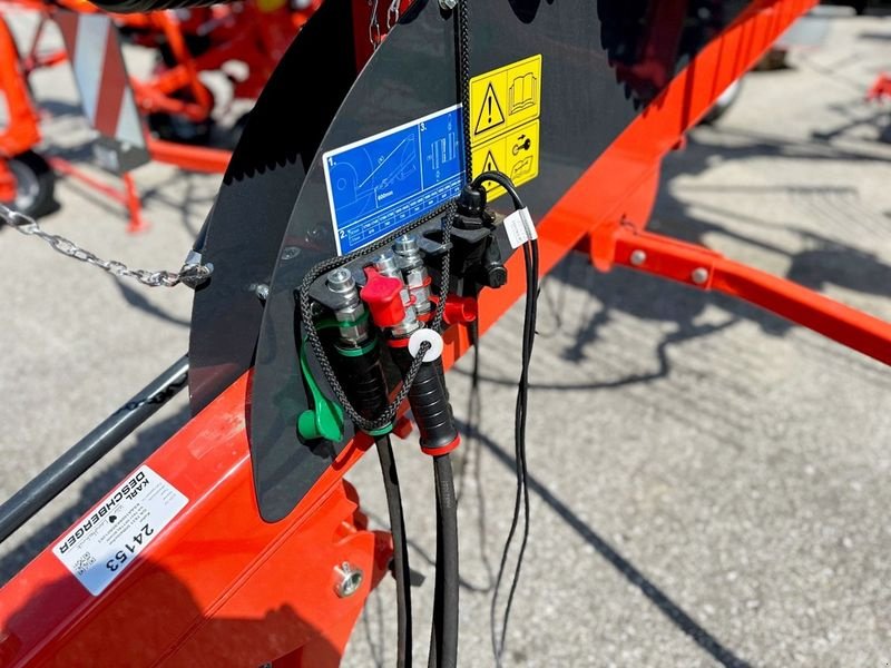 Schwader of the type Kuhn GA 7631 2-Kreisel-Mittelschwader, Neumaschine in St. Marienkirchen (Picture 8)