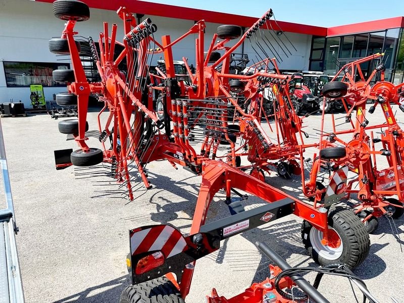 Schwader of the type Kuhn GA 7631 2-Kreisel-Mittelschwader, Neumaschine in St. Marienkirchen (Picture 4)