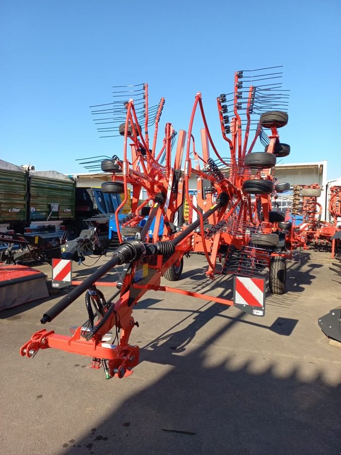 Schwader des Typs Kuhn GA 7631, Neumaschine in Göpfritz (Bild 1)