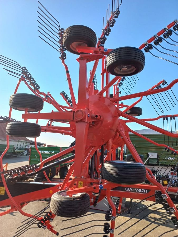 Schwader des Typs Kuhn GA 7631, Neumaschine in Göpfritz (Bild 2)