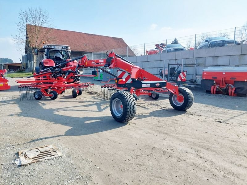 Schwader des Typs Kuhn GA 8030 Zweikreiselschwader, Vorführmaschine in St. Marienkirchen (Bild 14)