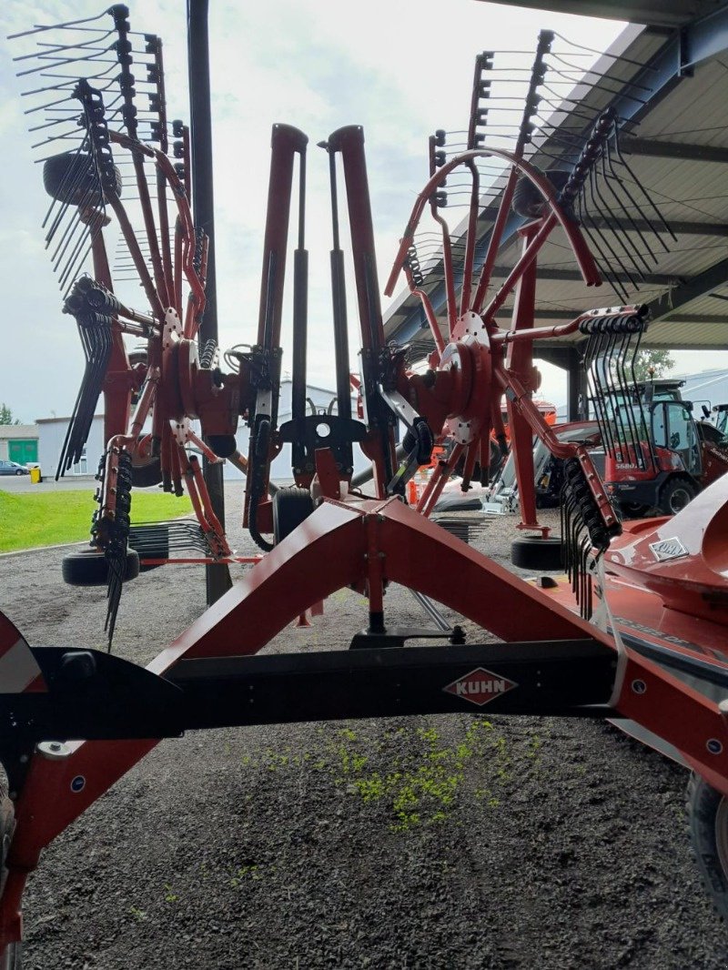 Schwader des Typs Kuhn GA 8731, Neumaschine in Bad Freienwalde (Bild 2)