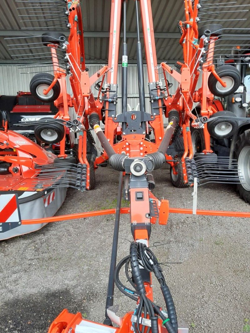 Schwader des Typs Kuhn GA 8731, Neumaschine in Bad Freienwalde (Bild 3)