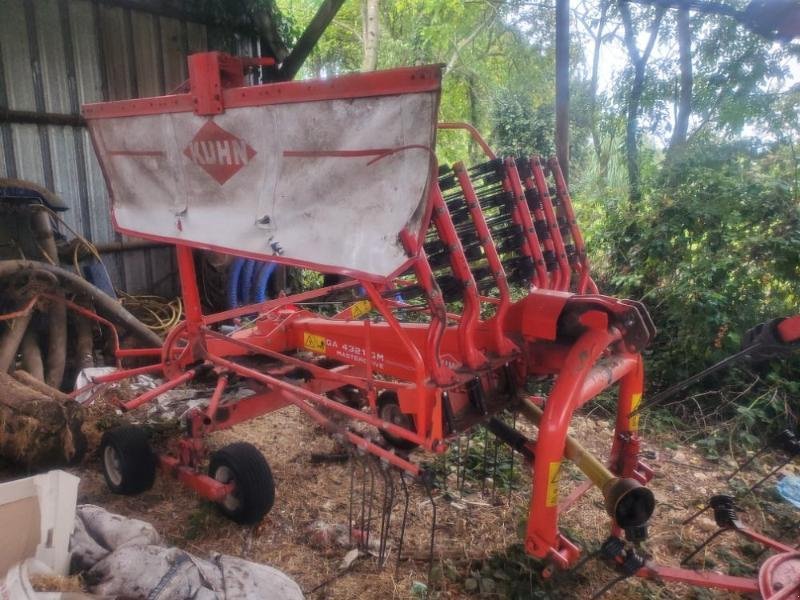 Schwader tipa Kuhn GA4321GM, Gebrauchtmaschine u BRAY en Val (Slika 2)