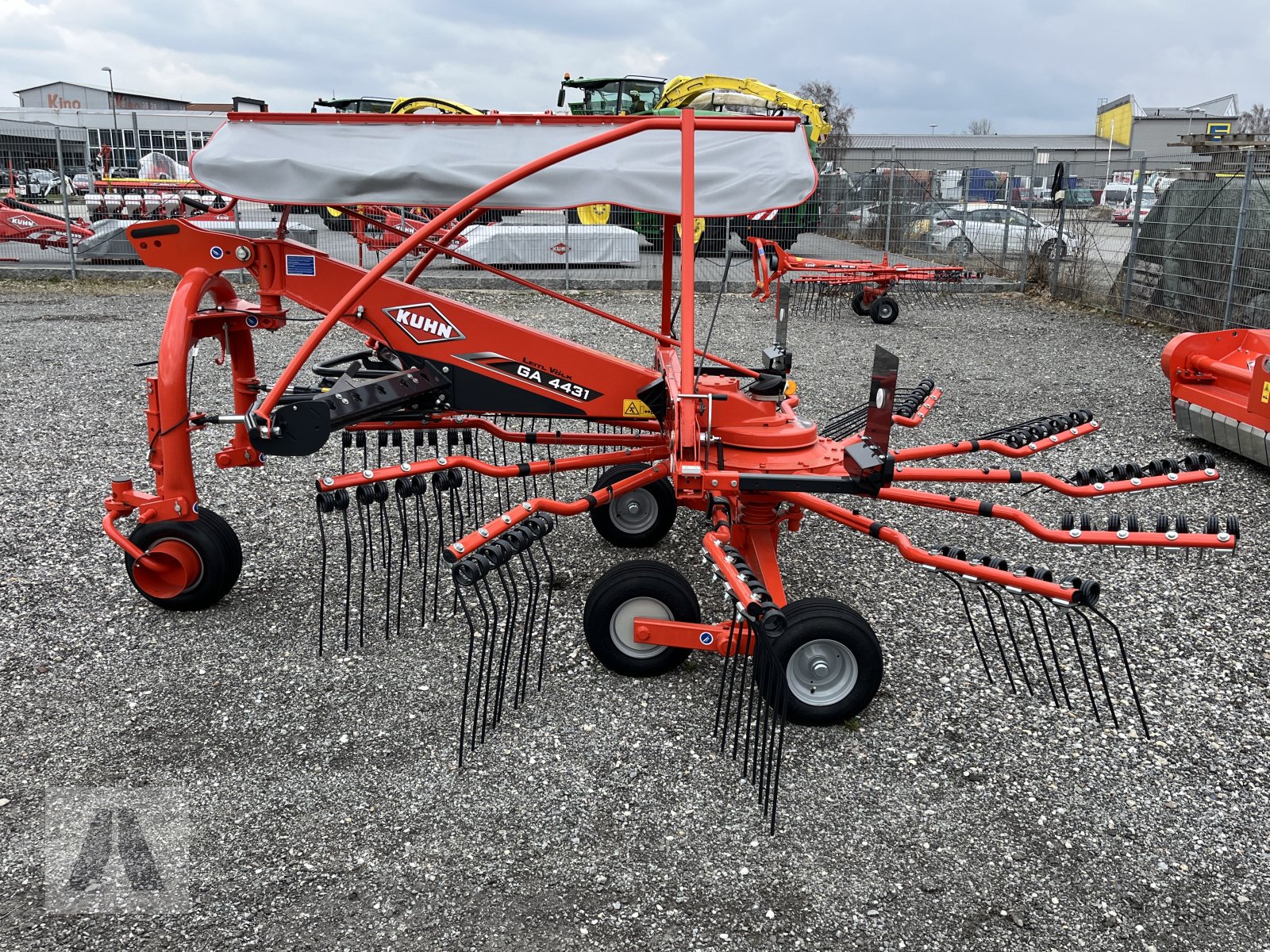 Schwader of the type Kuhn GA4431, Neumaschine in Eggenfelden (Picture 1)