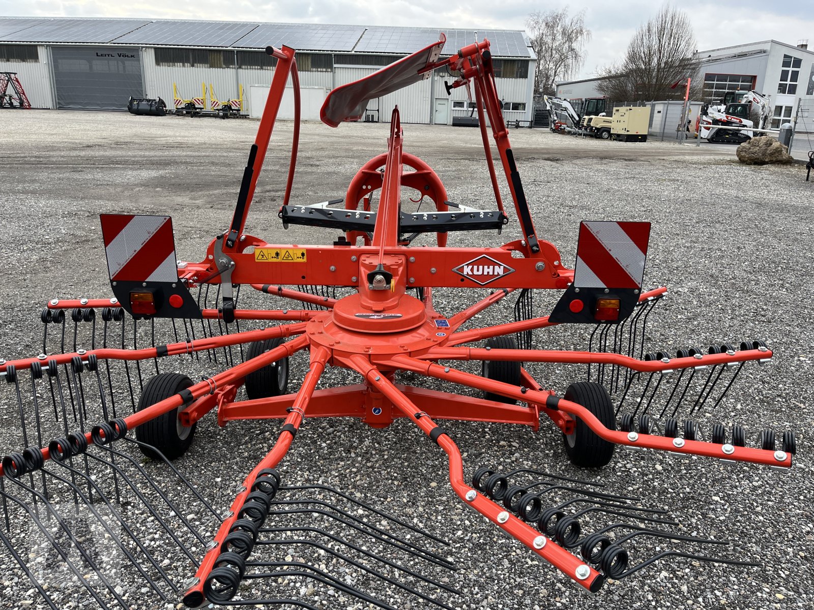 Schwader of the type Kuhn GA4431, Neumaschine in Eggenfelden (Picture 6)