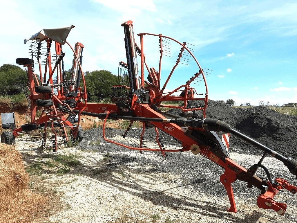 Schwader des Typs Kuhn GA8030, Gebrauchtmaschine in CHEMAUDIN ET VAUX (Bild 2)