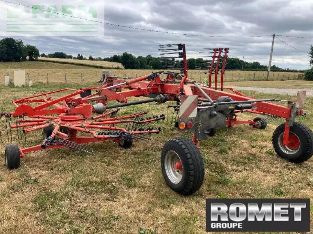 Schwader типа Kuhn ga8121, Gebrauchtmaschine в GENNES-SUR-GLAIZE (Фотография 2)