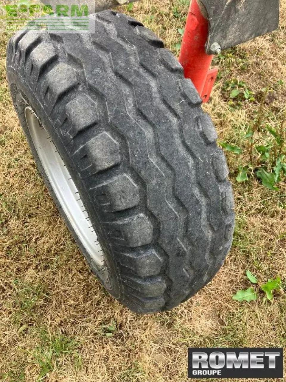 Schwader типа Kuhn ga8121, Gebrauchtmaschine в GENNES-SUR-GLAIZE (Фотография 4)