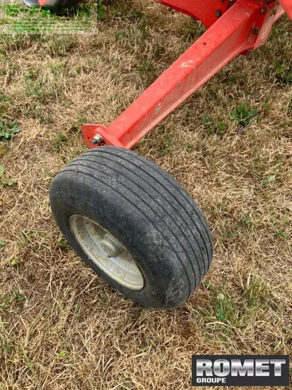 Schwader типа Kuhn ga8121, Gebrauchtmaschine в GENNES-SUR-GLAIZE (Фотография 7)