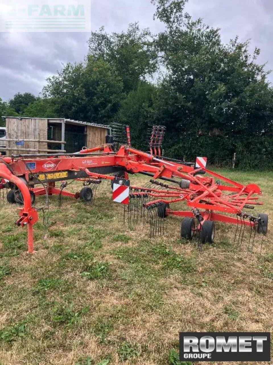 Schwader du type Kuhn ga8121, Gebrauchtmaschine en GENNES-SUR-GLAIZE (Photo 9)
