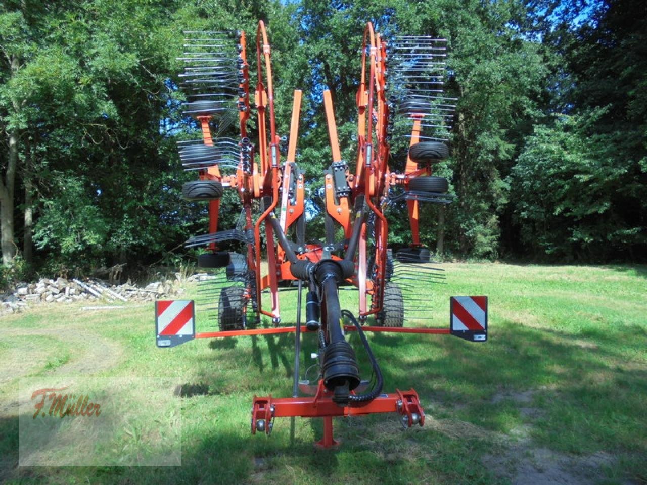 Schwader tipa Kuhn GA8131 MITTELSCHWADER, Neumaschine u Taaken (Slika 3)