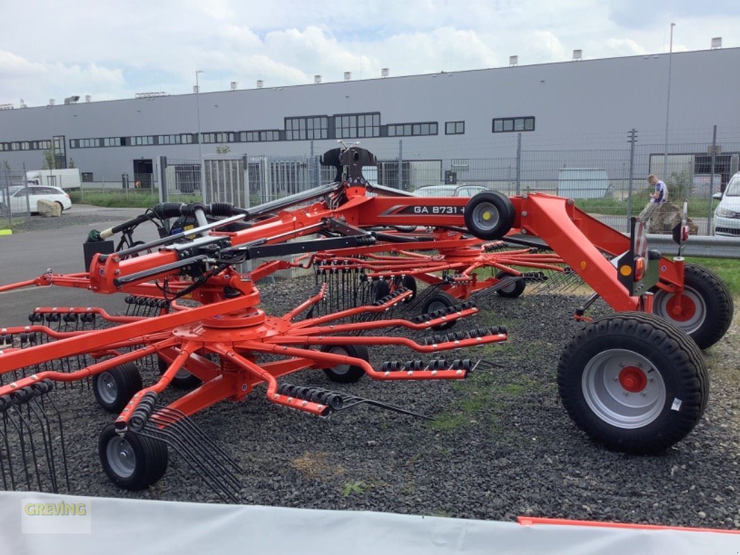 Schwader des Typs Kuhn GA8731+, Neumaschine in Euskirchen (Bild 3)