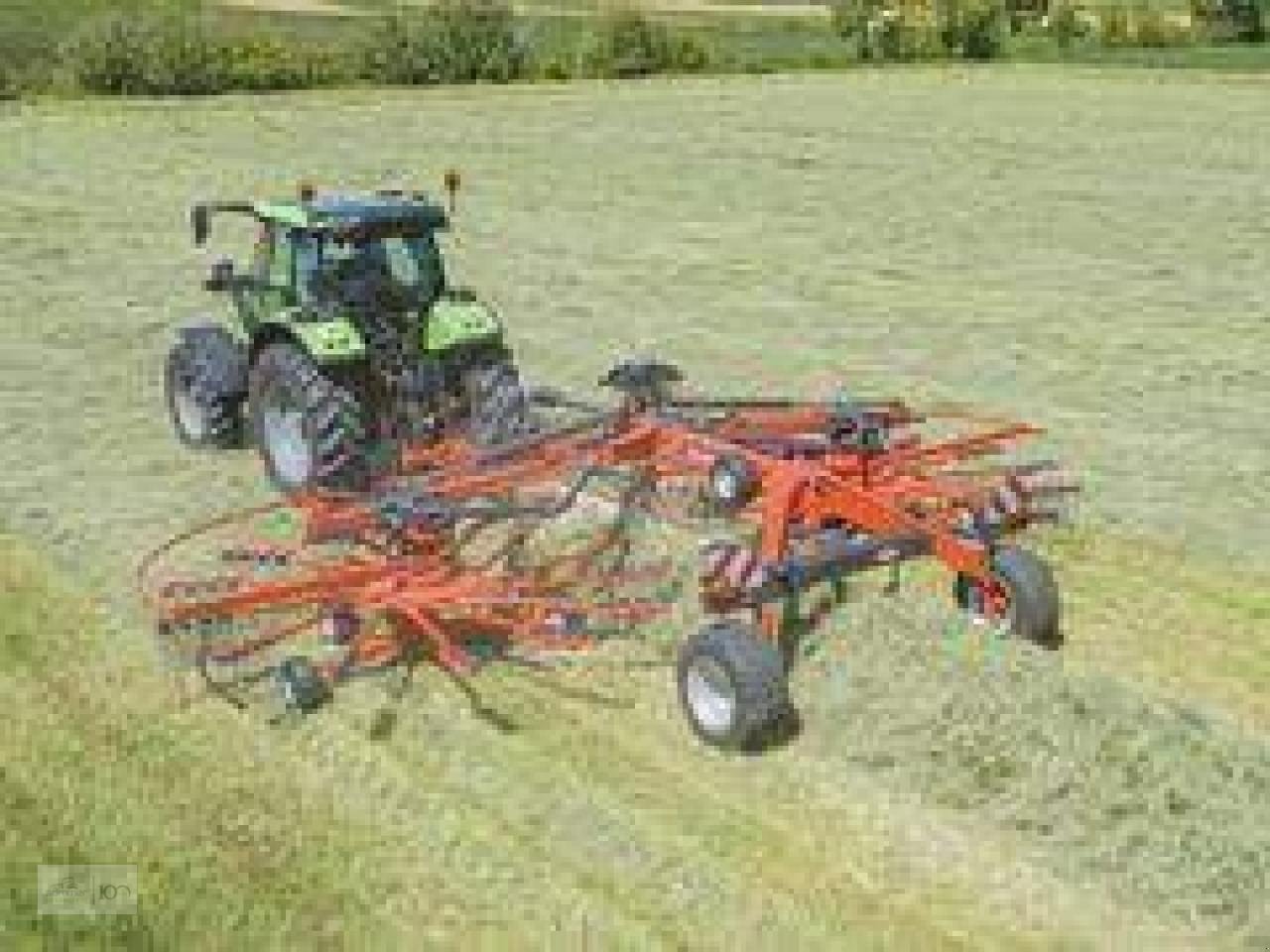 Schwader des Typs Kuhn GA8731+, Neumaschine in Eslohe–Bremke (Bild 1)