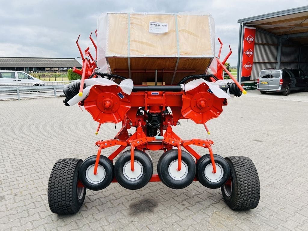 Schwader des Typs Kuhn GF 10803 T, Neumaschine in Coevorden (Bild 6)