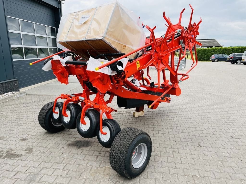 Schwader des Typs Kuhn GF 10803 T, Neumaschine in Coevorden (Bild 5)