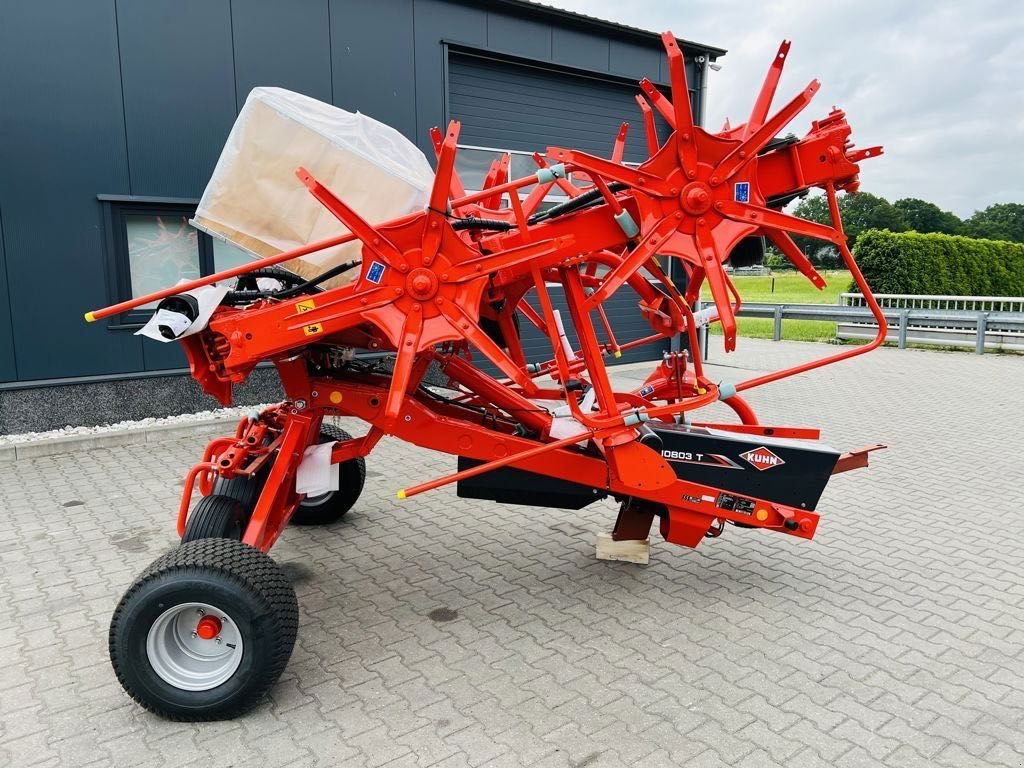 Schwader des Typs Kuhn GF 10803 T, Neumaschine in Coevorden (Bild 4)