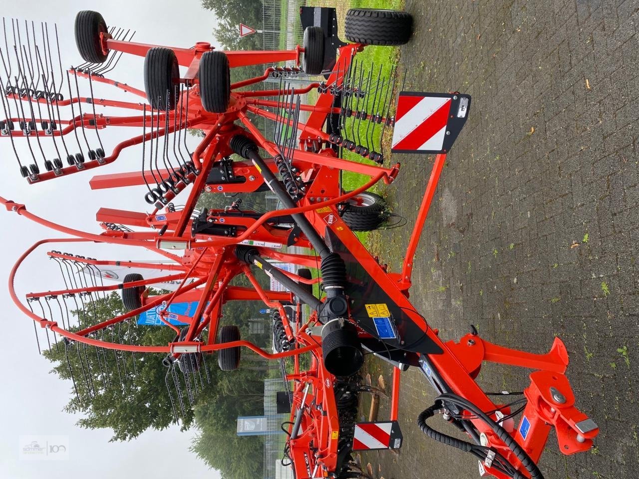 Schwader tipa Kuhn KUHN GA8131, Neumaschine u Eslohe–Bremke (Slika 1)