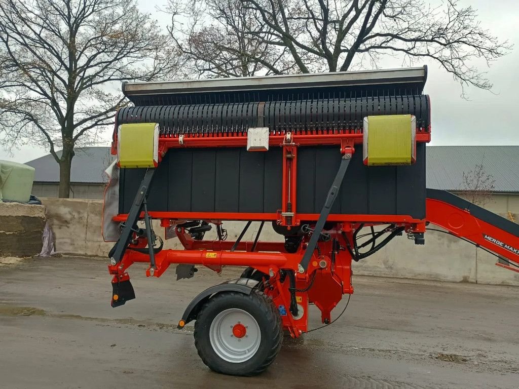 Schwader of the type Kuhn MERGE MAXX 950 Bandenhark, Gebrauchtmaschine in BENNEKOM (Picture 8)