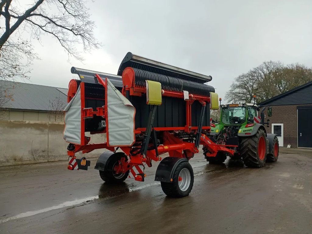 Schwader of the type Kuhn MERGE MAXX 950 Bandenhark, Gebrauchtmaschine in BENNEKOM (Picture 5)