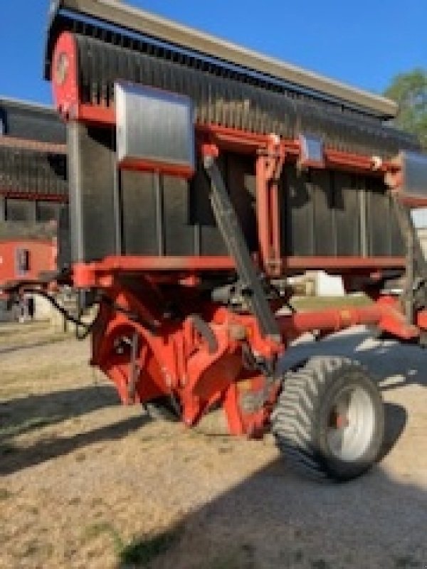 Schwader des Typs Kuhn MERGE MAXX 950, Gebrauchtmaschine in POUSSAY (Bild 2)