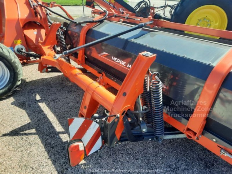 Schwader of the type Kuhn MERGE MAXX  950, Gebrauchtmaschine in CHEMAUDIN ET VAUX (Picture 4)