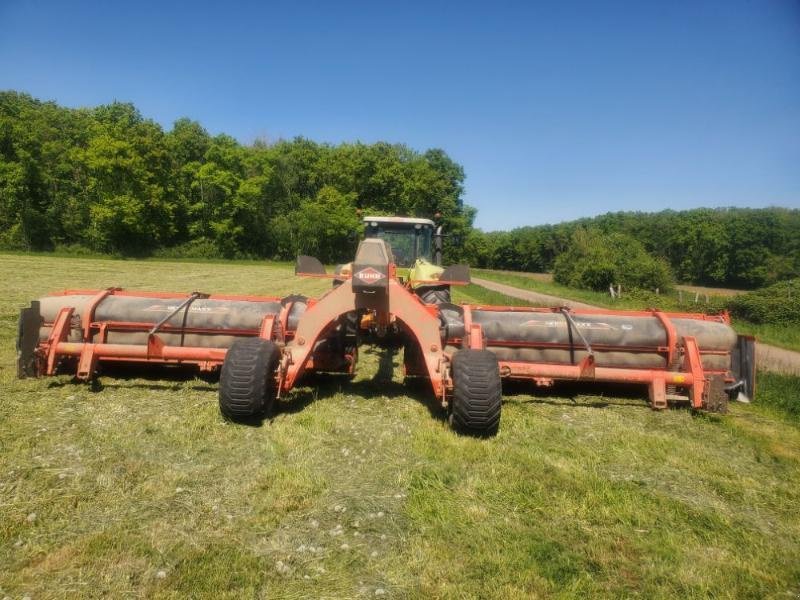 Schwader des Typs Kuhn MERGEMAXX1090, Gebrauchtmaschine in BRAY en Val (Bild 6)