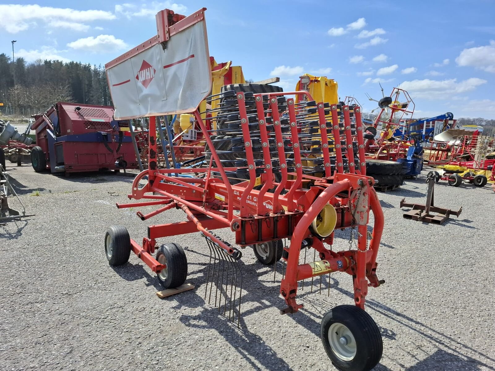 Schwader Türe ait Kuhn Schwader / Masterdrive, Gebrauchtmaschine içinde Gundertshausen (resim 2)
