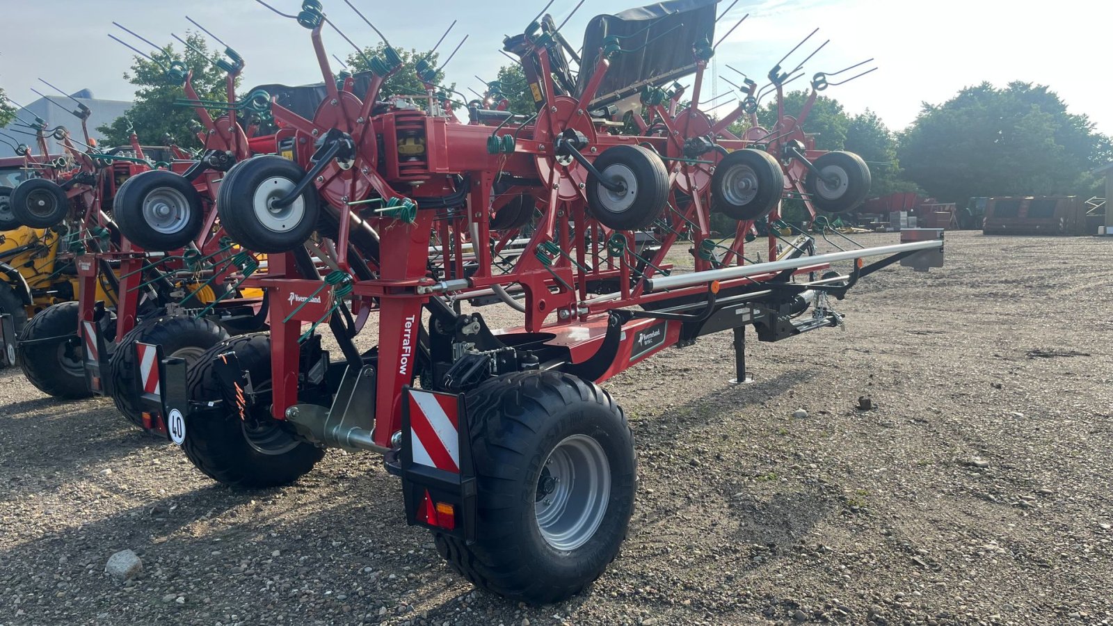 Schwader типа Kverneland 85156 c bugseret spreder, Gebrauchtmaschine в Brørup (Фотография 3)